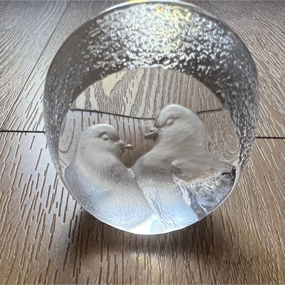 Mats Jonasson Sweden Crystal Glass Paperweight Lovebirds Doves Signed Rare - Picture 4 of 5